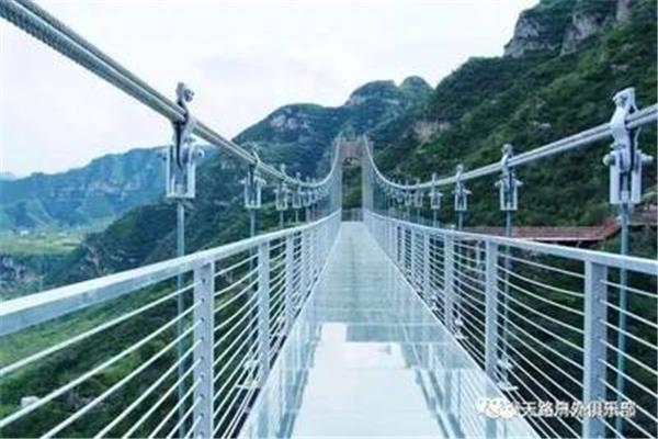 銀河玻璃吊橋在哪里,石家莊哪里有玻璃吊橋?